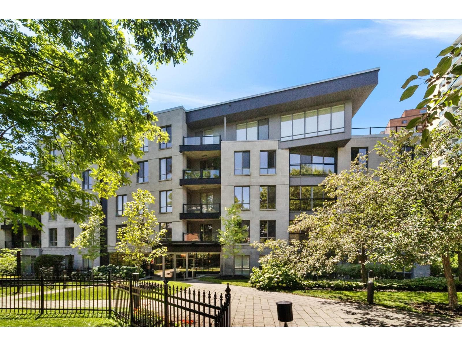 150 Rue Sherbrooke E., #202, Montréal (Ville-Marie), Quebec H2X0A5 - photo 1