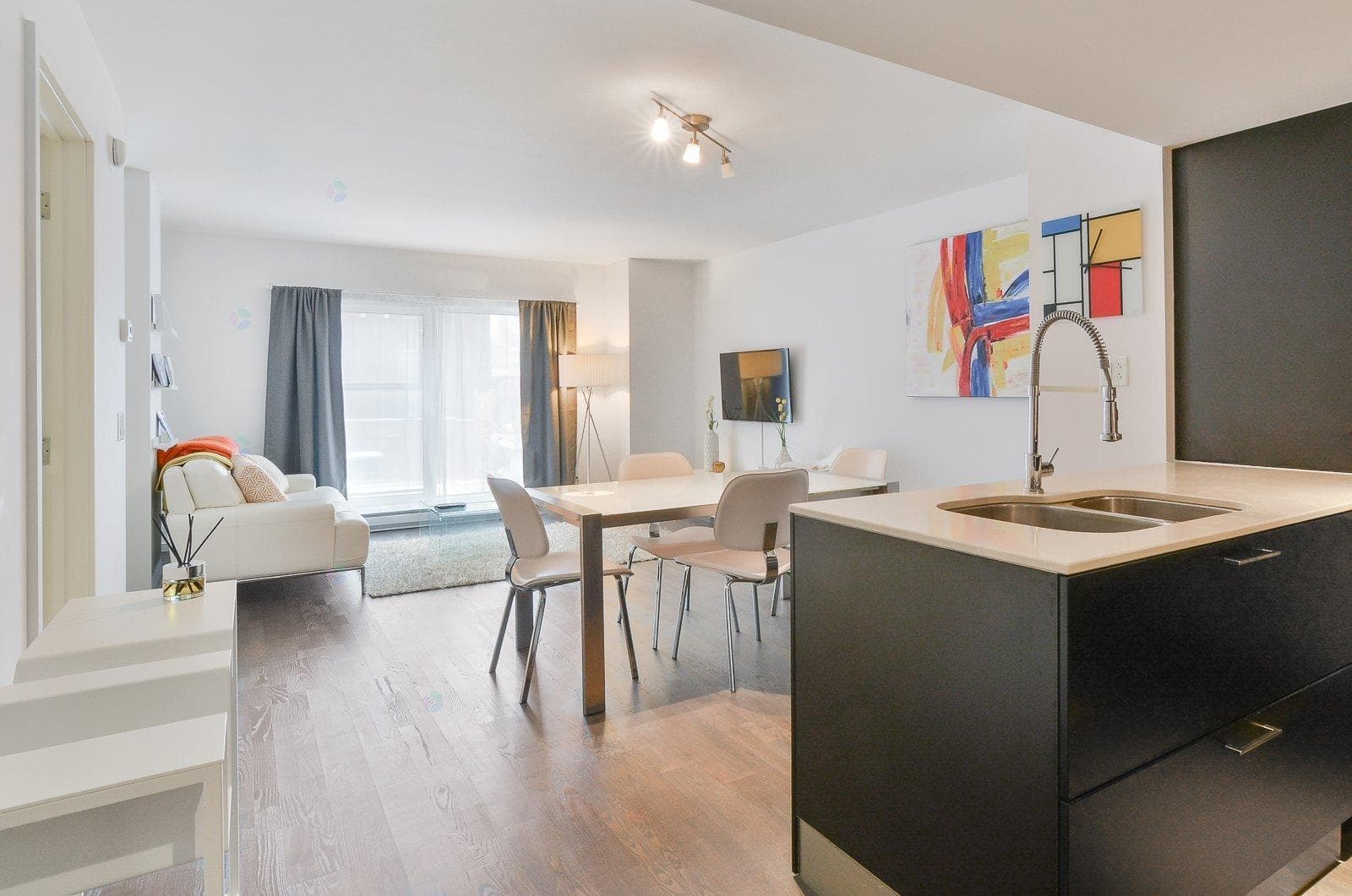 350 Boul. De Maisonneuve O., #406, Montréal (Ville-Marie), Quebec H3A0B4 - photo 1