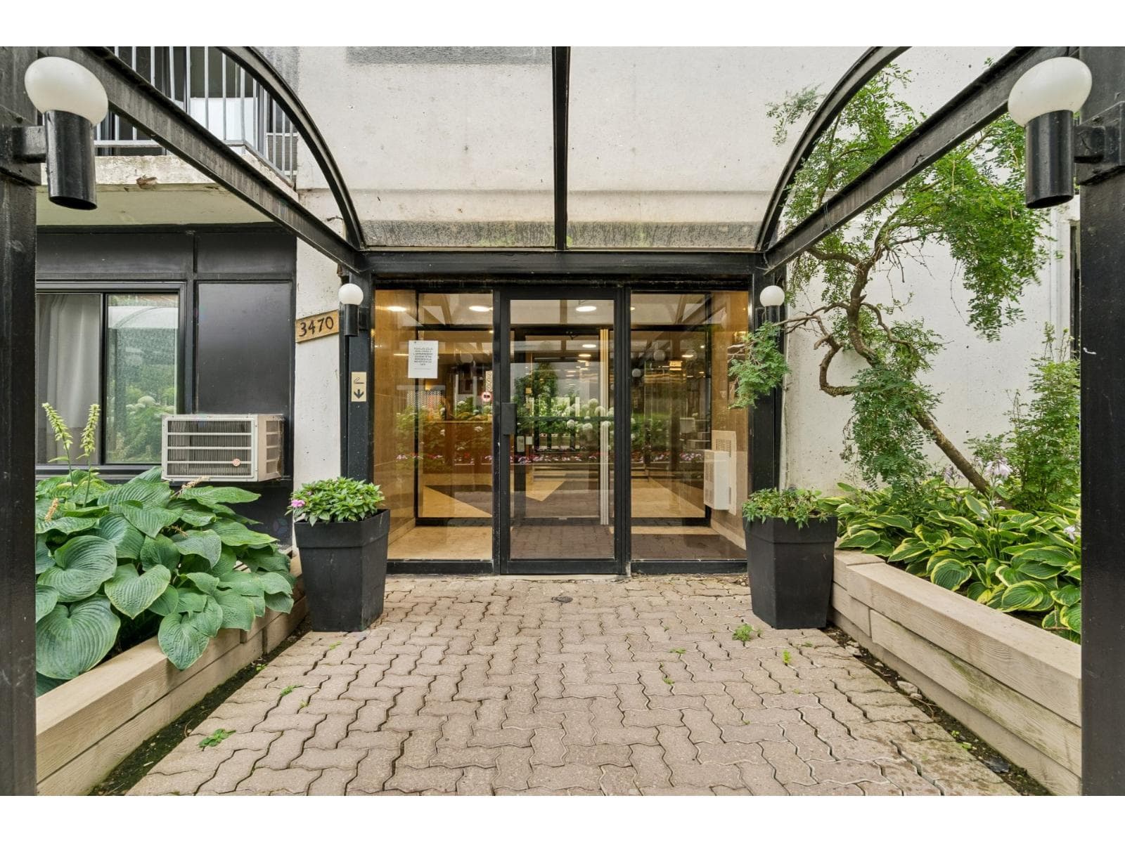 3470 Rue Simpson, #505, Montréal (Ville-Marie), Quebec H3G2N9 - photo 1