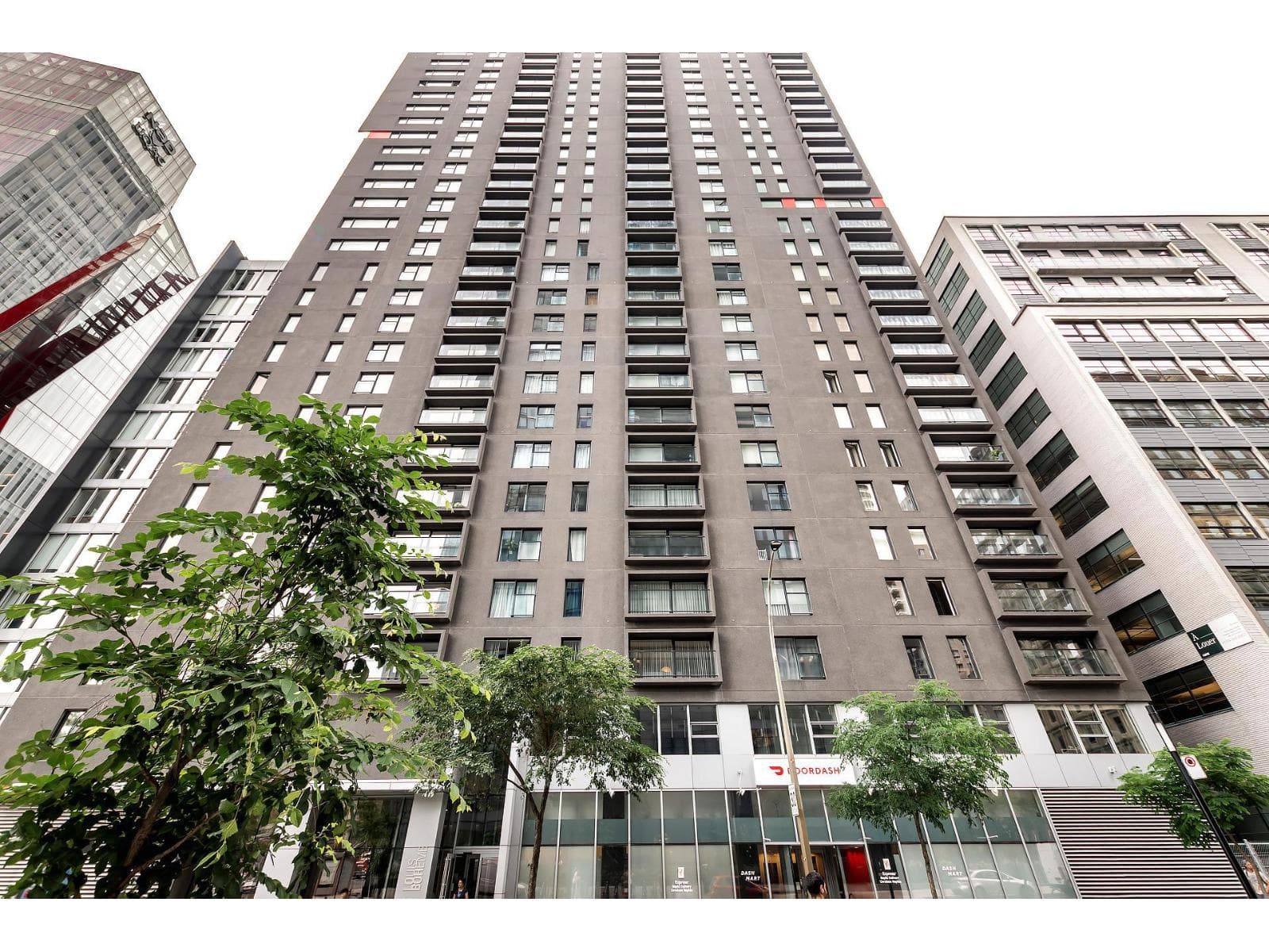 350 Boul. De Maisonneuve O., #501, Montréal (Ville-Marie), Quebec H3A0B4 - photo 1