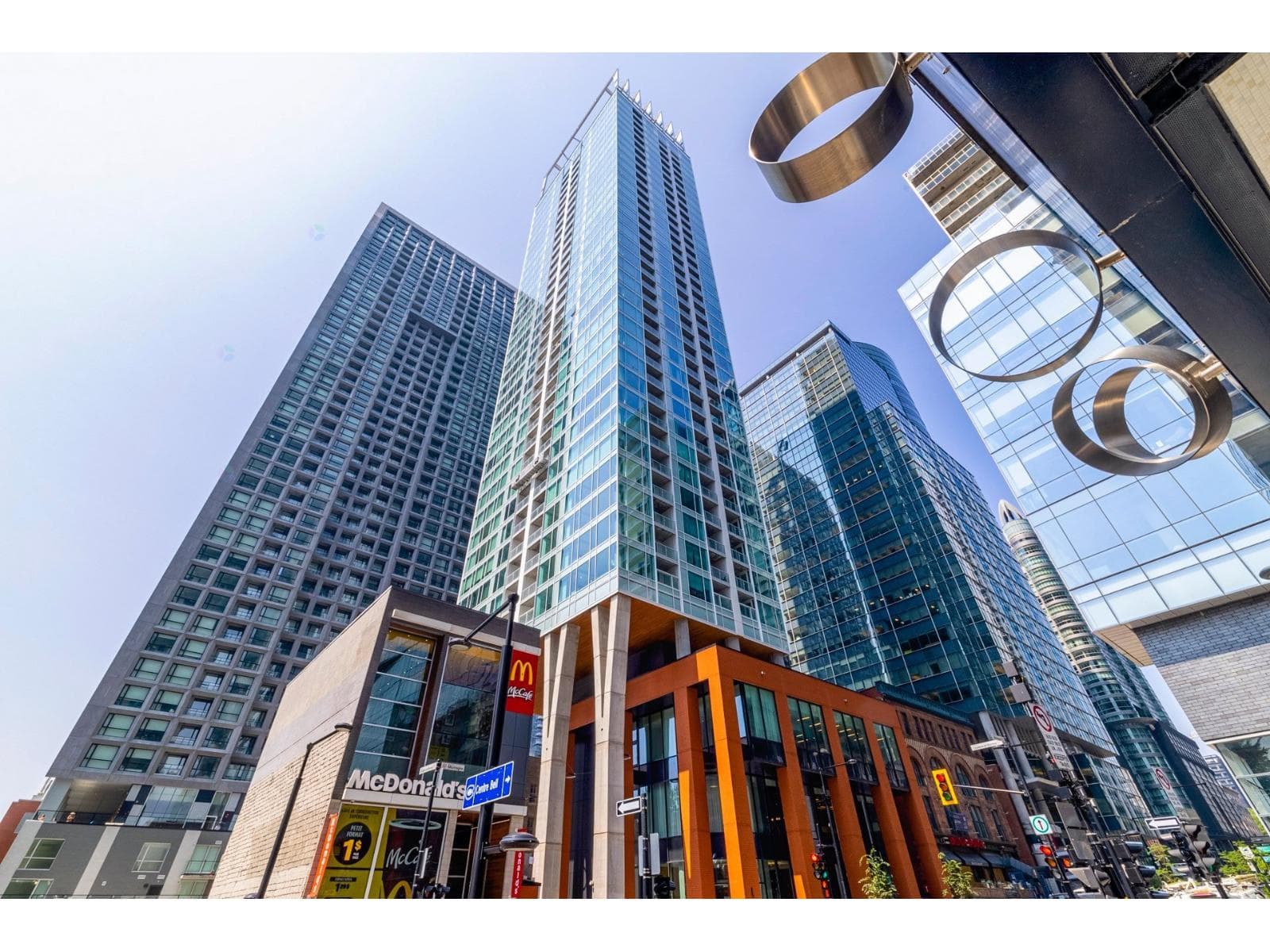 1020 Rue de la Montagne, #2110, Montréal (Ville-Marie), Quebec H3G0H8 - photo 1