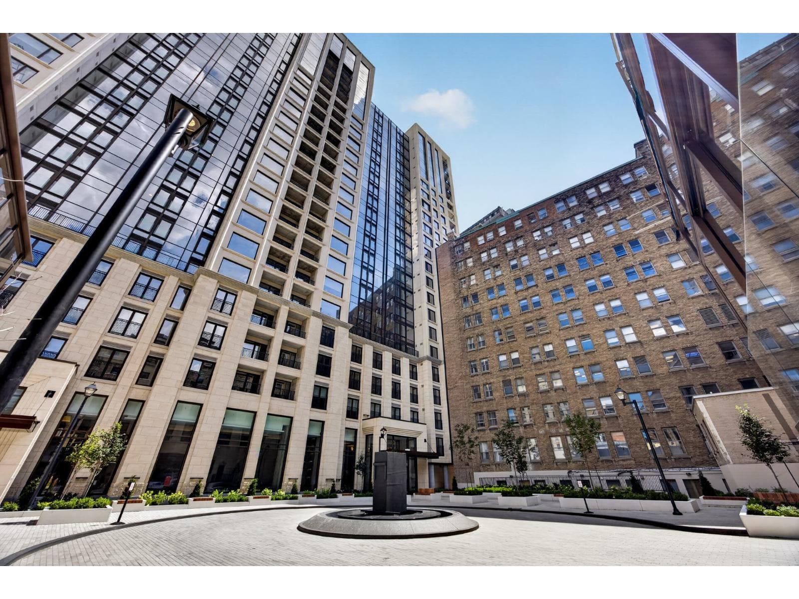 1518 Rue Sherbrooke O., #1517, Montréal (Ville-Marie), Quebec H3G0S1 - photo 1