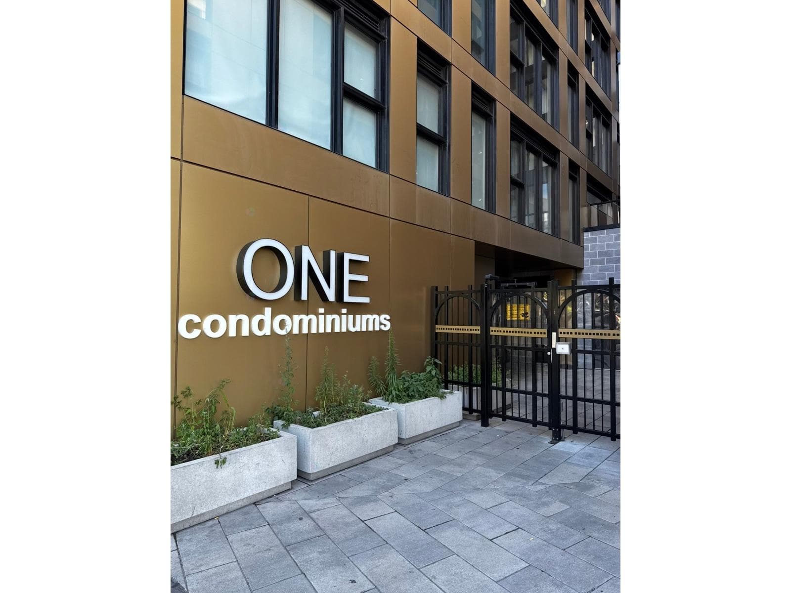 1 Av. Viger O., #603, Montréal (Ville-Marie), Quebec H2Z1E6 - photo 1