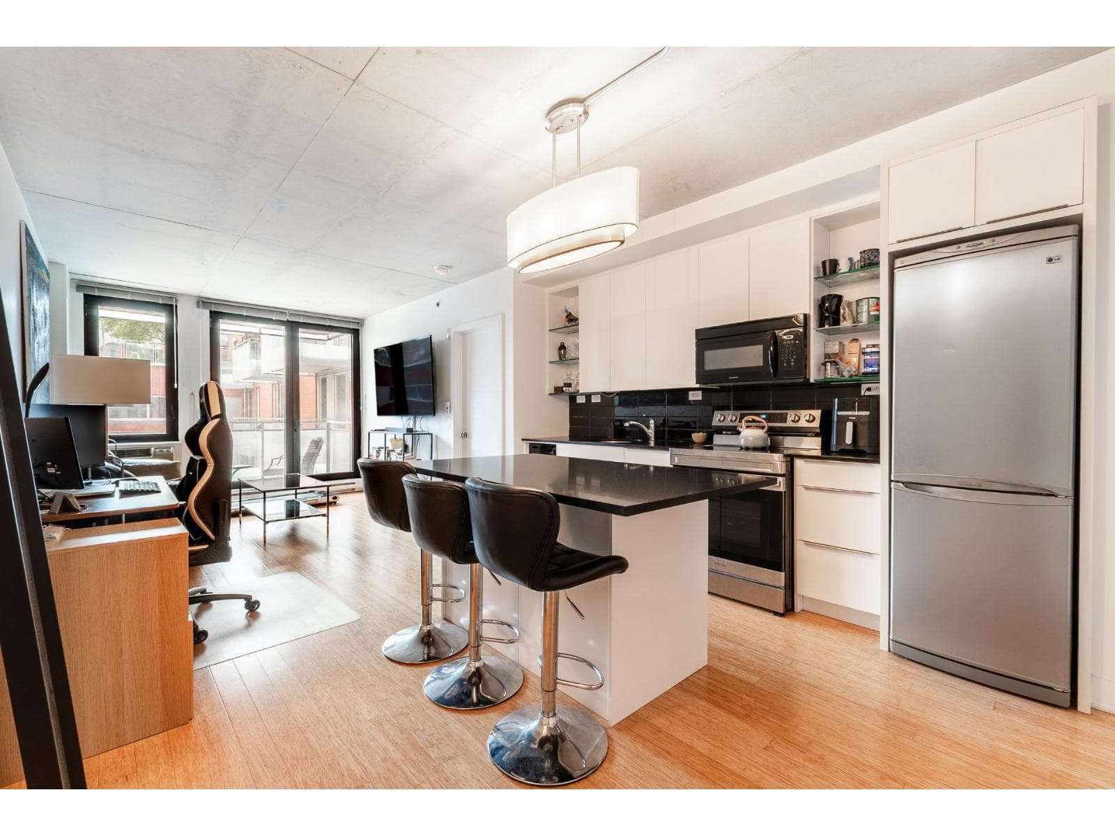 950 Rue Notre-Dame O., #424, Montréal (Le Sud-Ouest), Quebec H3C0K3 - photo 1