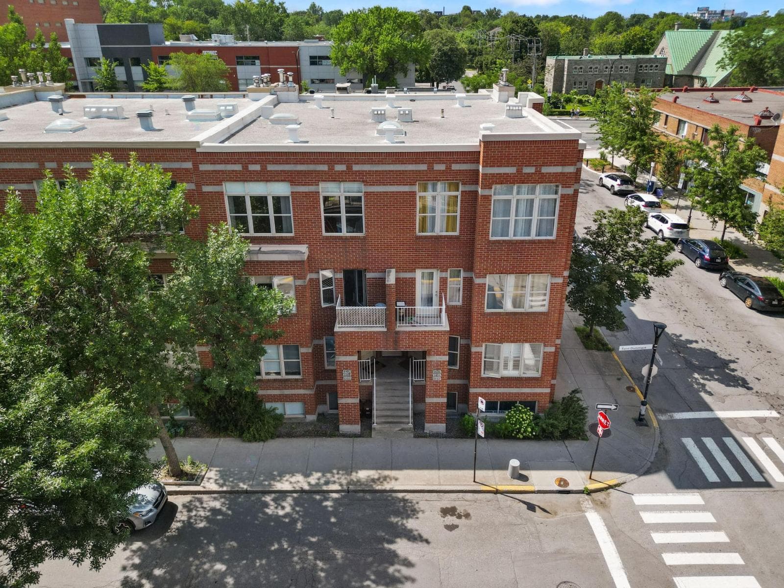 8490 Rue St-Dominique, Montréal (Villeray/Saint-Michel/Parc-Extension), Quebec H2P2L5