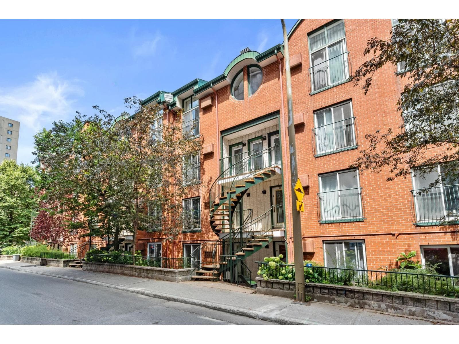 1091 Rue St-André, Montréal (Ville-Marie), Quebec H2L4Z6
