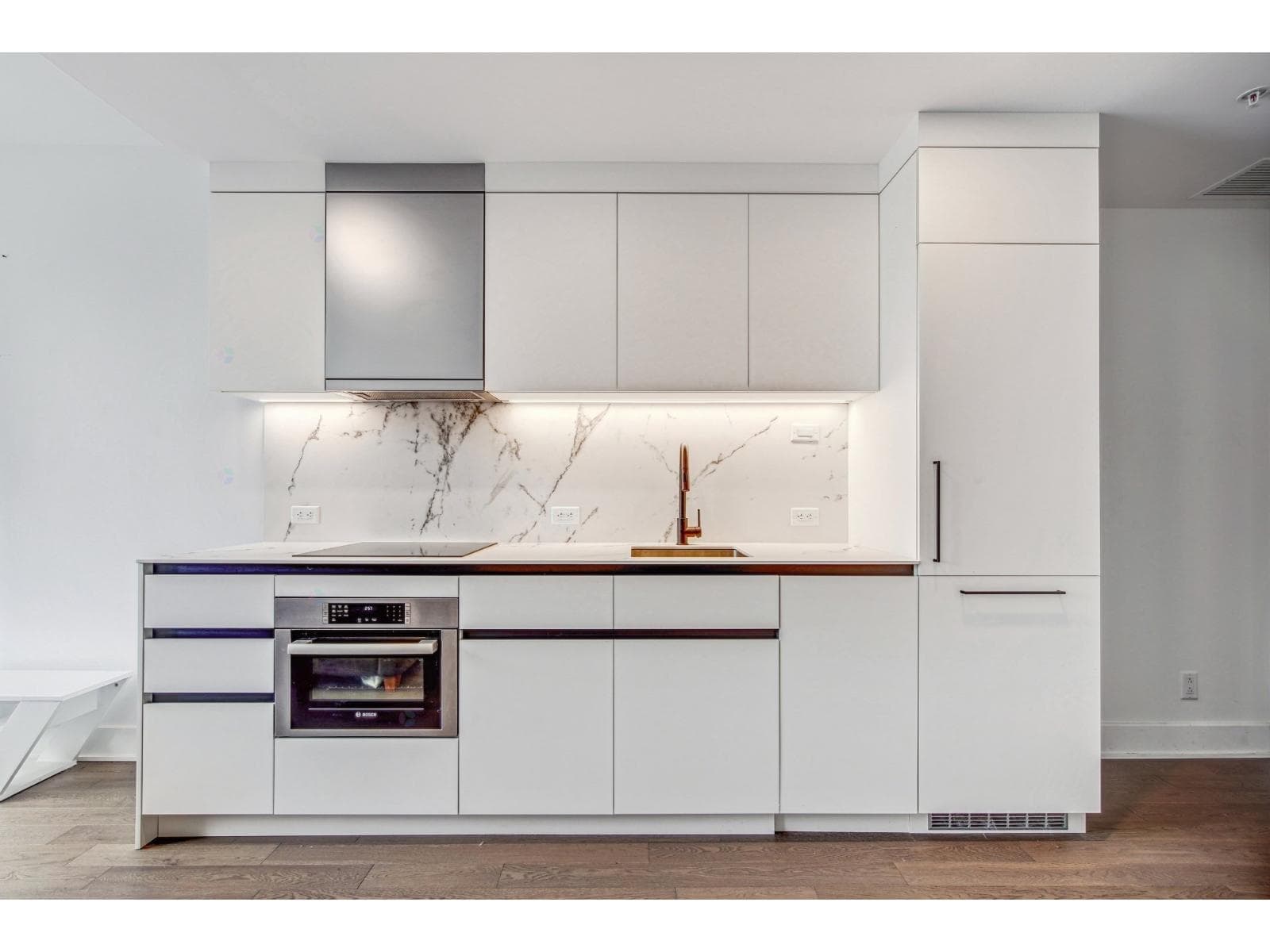 720 Rue St-Jacques, #1801, Montréal (Ville-Marie), Quebec H2Y2H6
