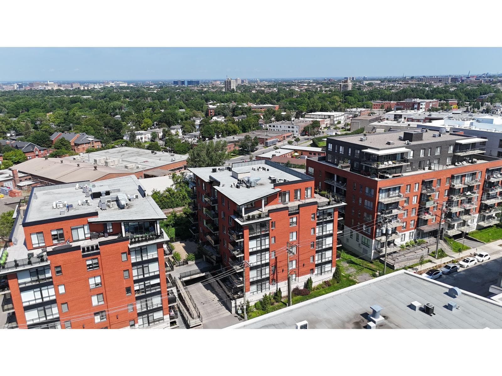 145 Ch. Bates, #101, Mont-Royal, Quebec H3S1A1