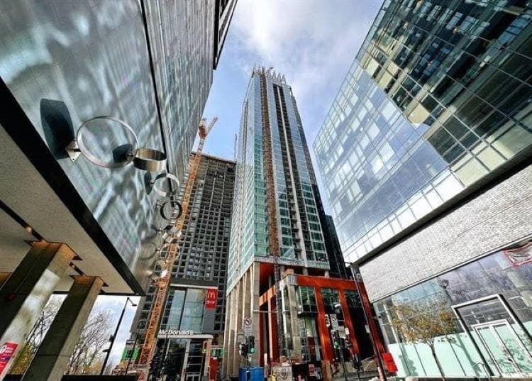 1020 Rue de la Montagne, #803, Montréal (Ville-Marie), Quebec H3G1Y7