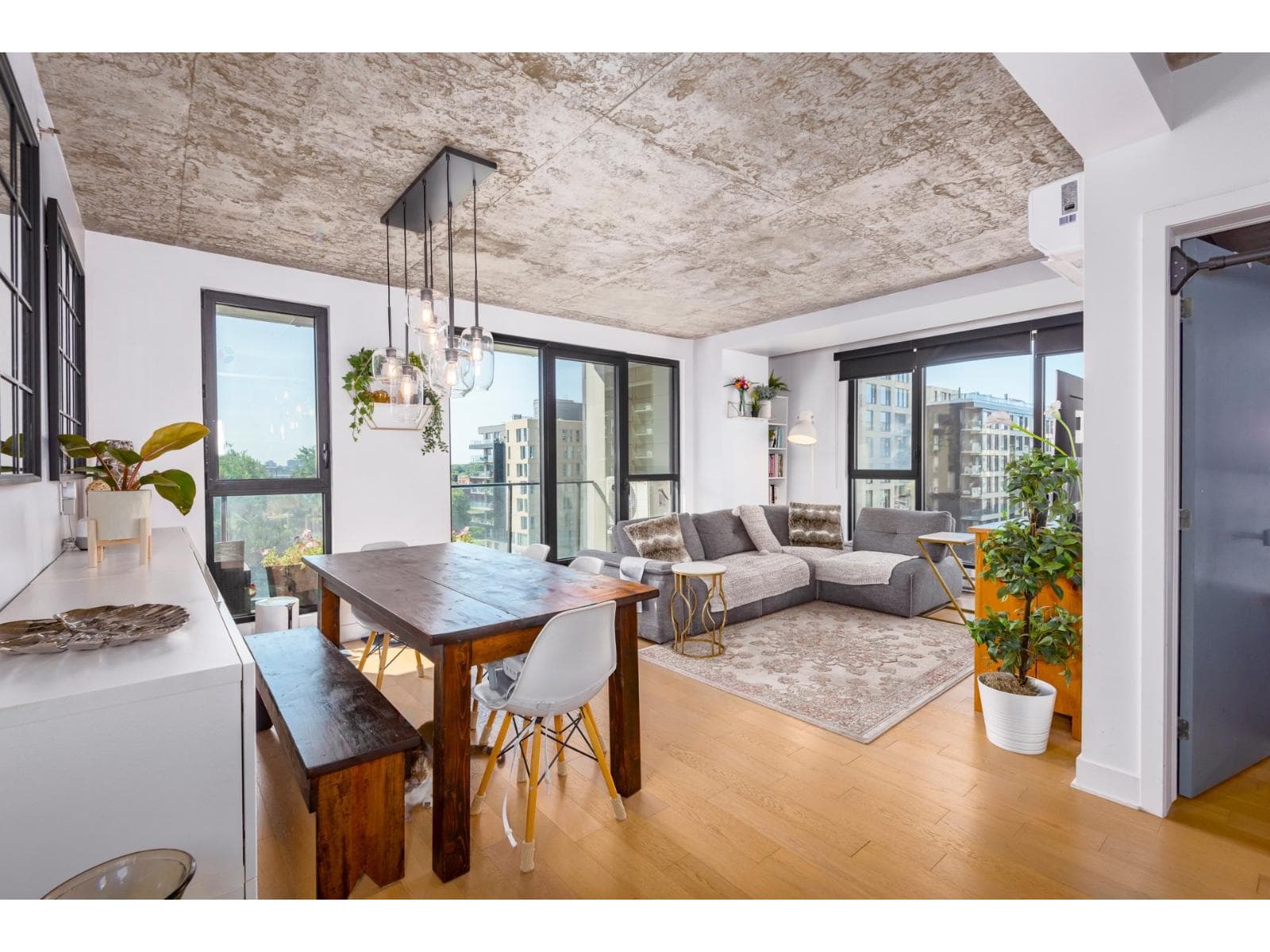 1375 Rue des Bassins, #701, Montréal (Le Sud-Ouest), Quebec H3C1W3