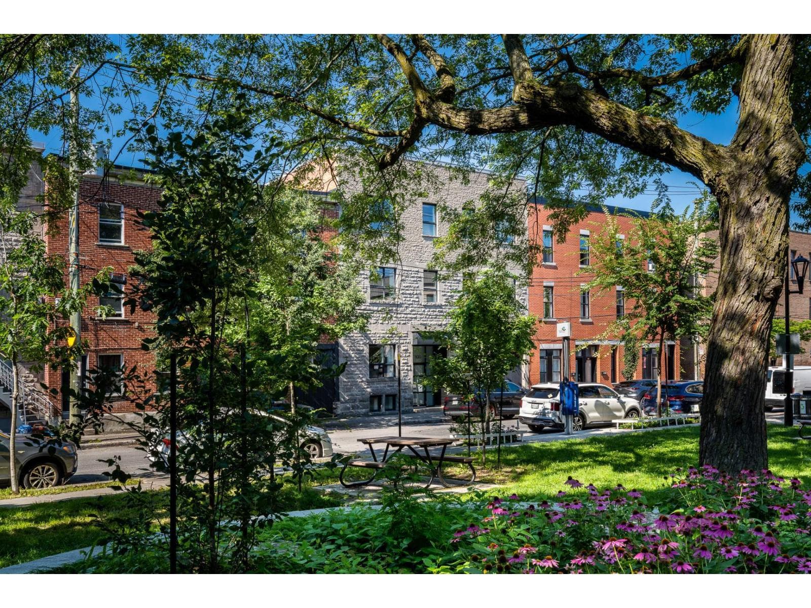 300 Rue Bourget, #201, Montréal (Le Sud-Ouest), Quebec H4C2M3