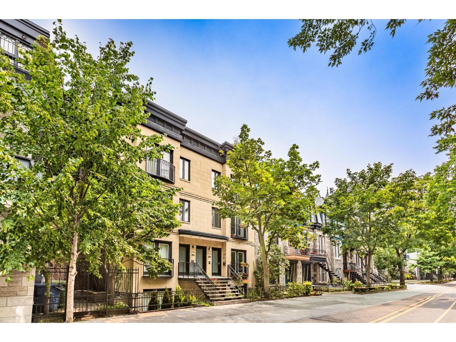 3719 Av. Laval, Montréal (Le Plateau-Mont-Royal), Quebec H2X3E1