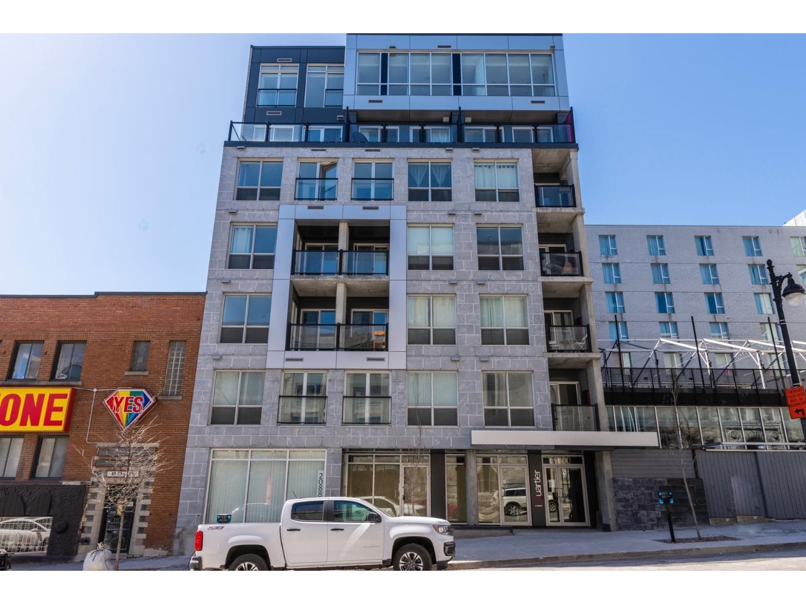 2100 Boul. St-Laurent, #203, Montréal (Ville-Marie), Quebec H2X0E4