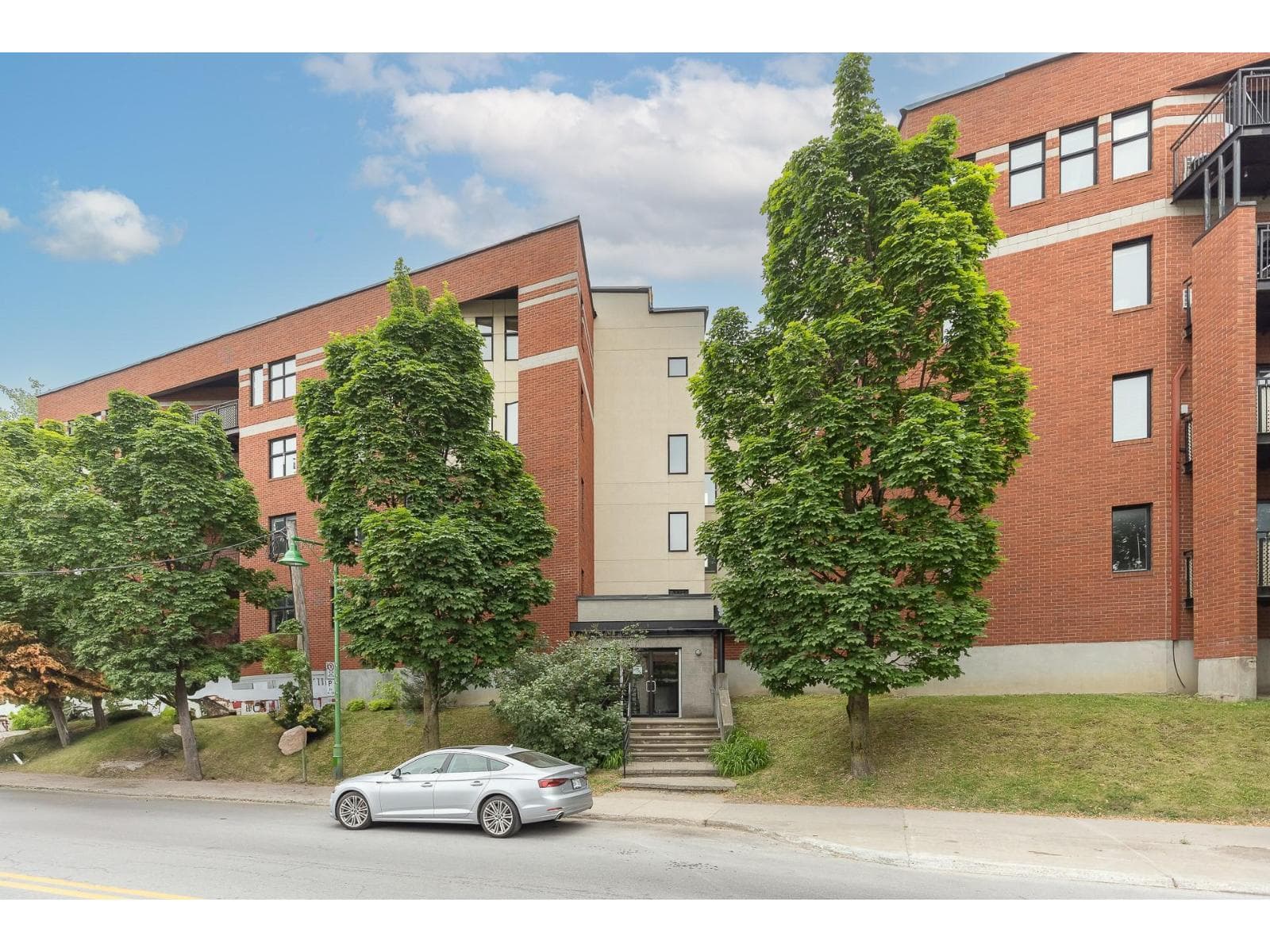 50 Ch. Bates, #C-103, Montréal (Outremont), Quebec H2V1A3
