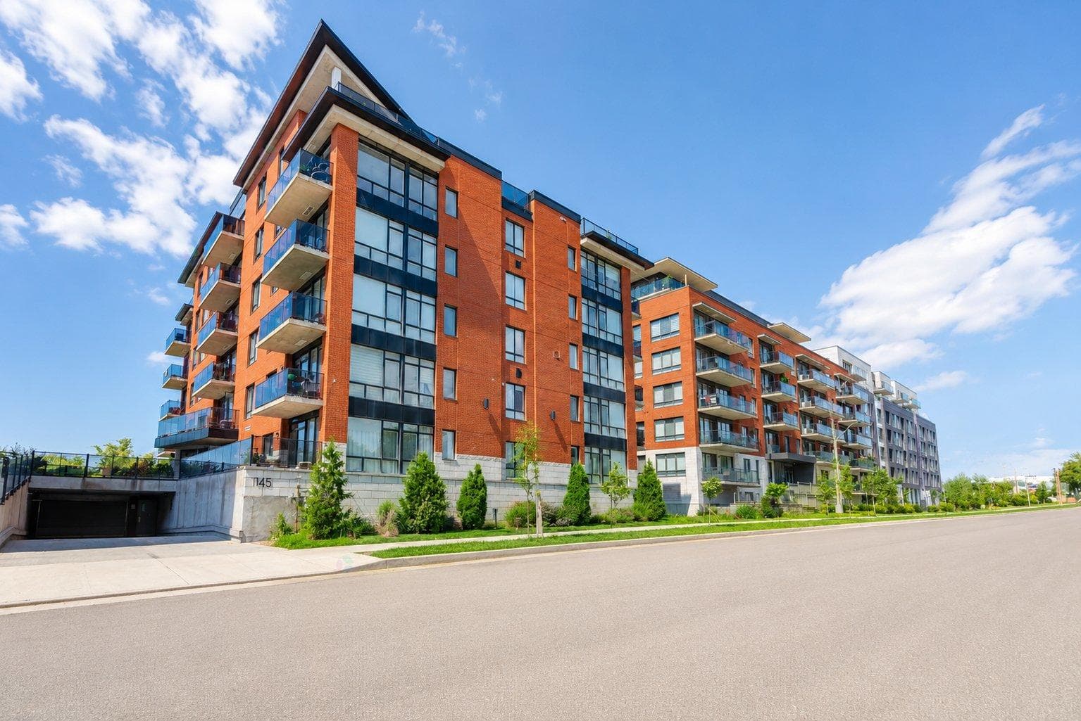 145 Ch. Bates, #401, Mont-Royal, Quebec H3S1A1