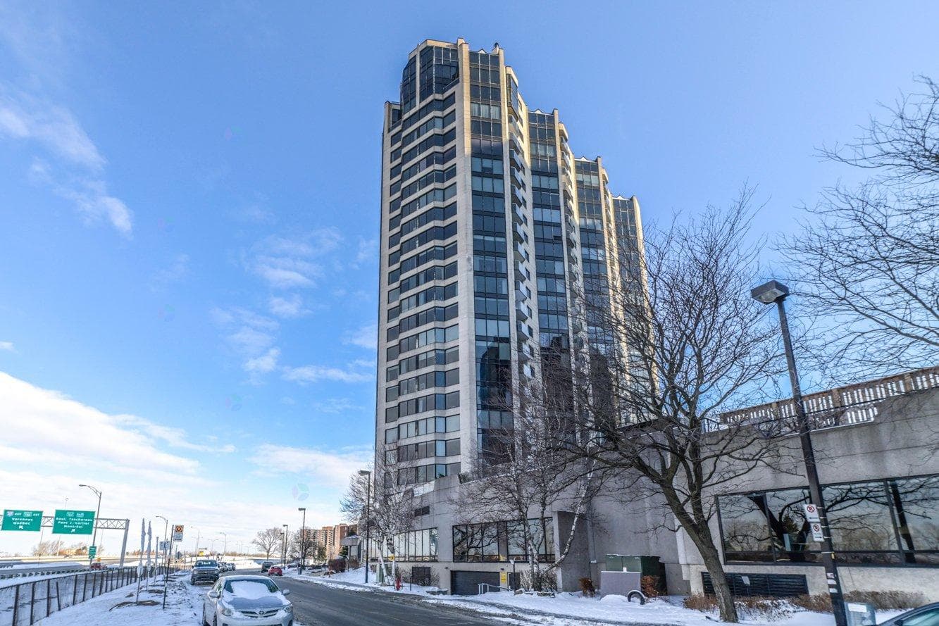 70 Rue De La Barre, #PH105, Longueuil (Le Vieux-Longueuil)