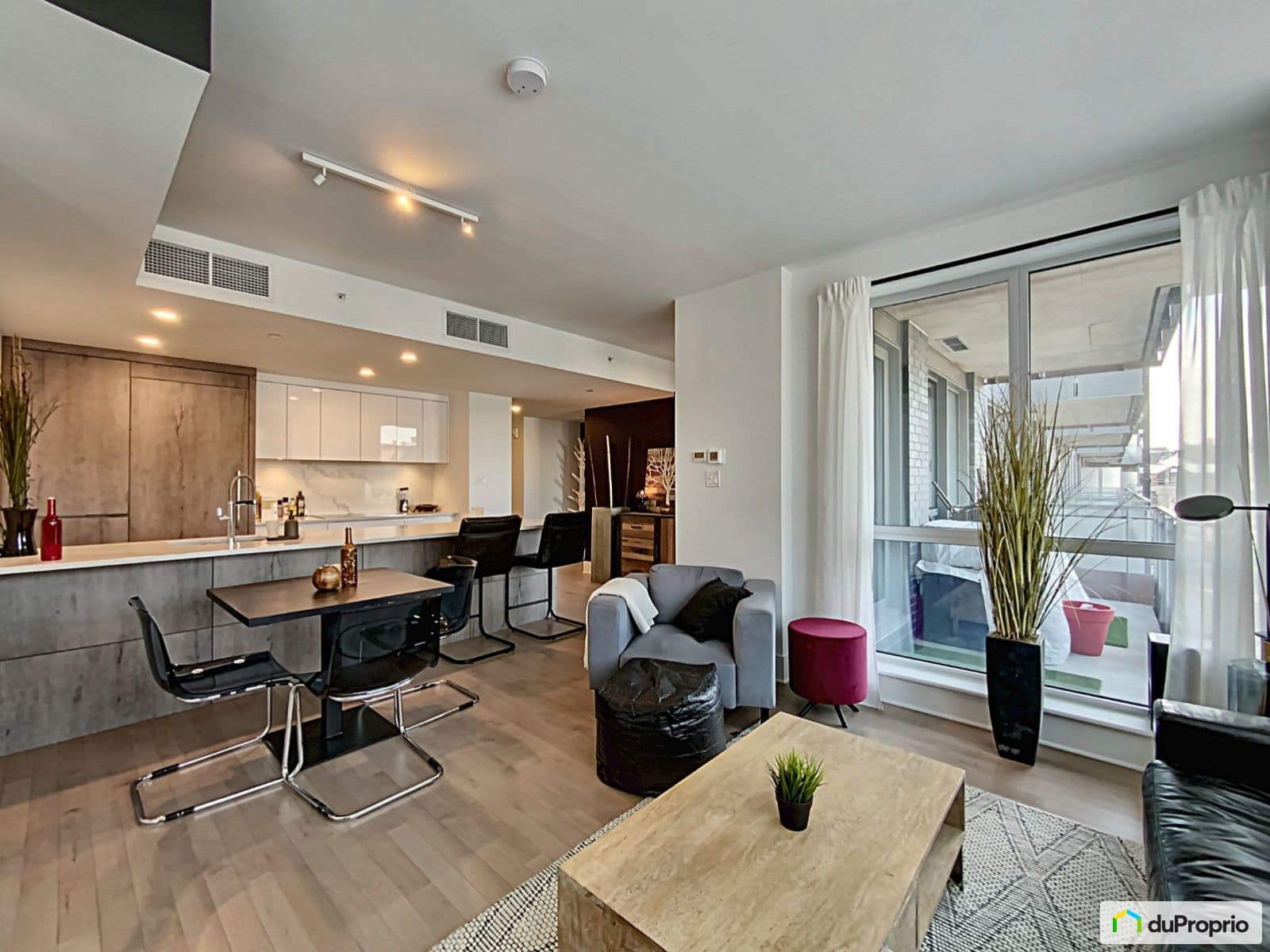309-360 rue Atateken, Ville-Marie (Centre-Ville et Vieux-Montréal)